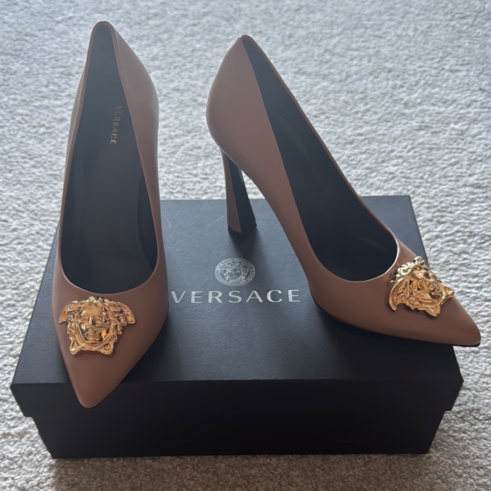 Versace Tan and Gold Heels with Medusa Embellishment size 37